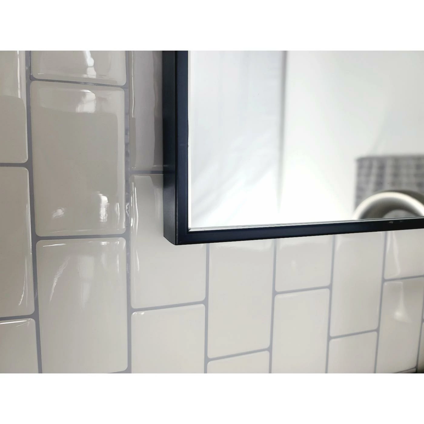 Deals โ๏ธ Decor Wonderland Venta Modern Black Framed Wall Mirror With Dual Mounting Brackets ๐งจ - Image 5