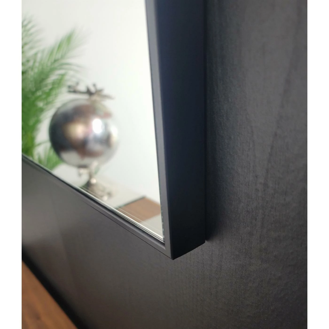 Deals โ๏ธ Decor Wonderland Venta Modern Black Framed Wall Mirror With Dual Mounting Brackets ๐งจ - Image 8